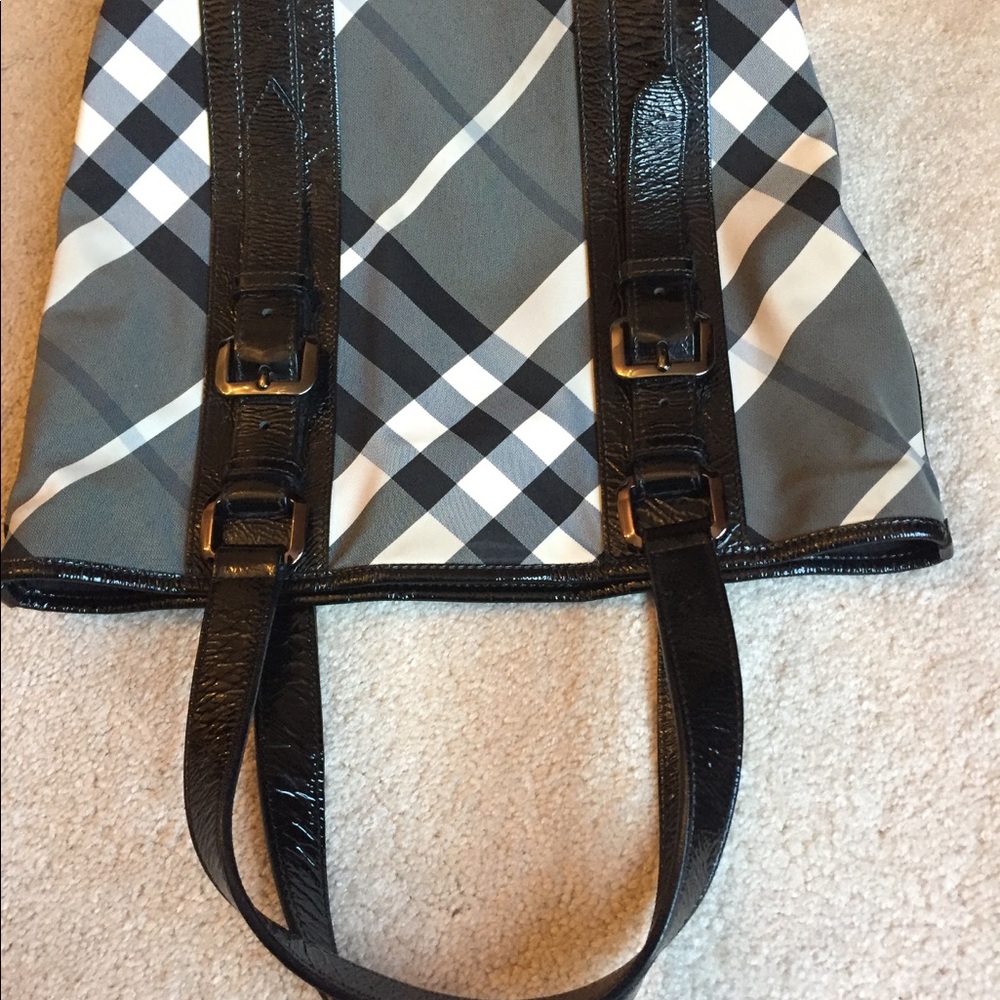 Large Burberry Bag Excellent Condition - image 1